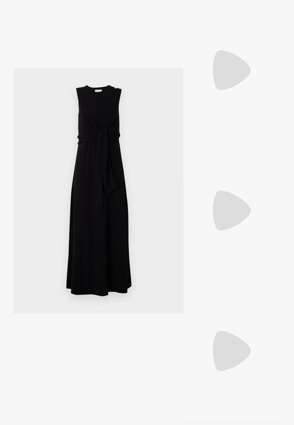 Svart ärmlös maxiklänning med en knytning vid midjan, rund ringning och en flödande A-linjeform. Slät tygtextur.; Beige platt sandal med flera smala remmar och ett justerbart spänne. Sulan är platt med en lätt mörk kontrast vid kanten.; Sköldpaddsmönstrade solglasögon med en rund, kraftig ram och bruna linser. Har subtila mönster och raka, avsmalnande skalmar.; Svart läder axelväska med en slät yta, som har ett tunt, långt band och en subtil sömdetalj nedtill i mitten.
