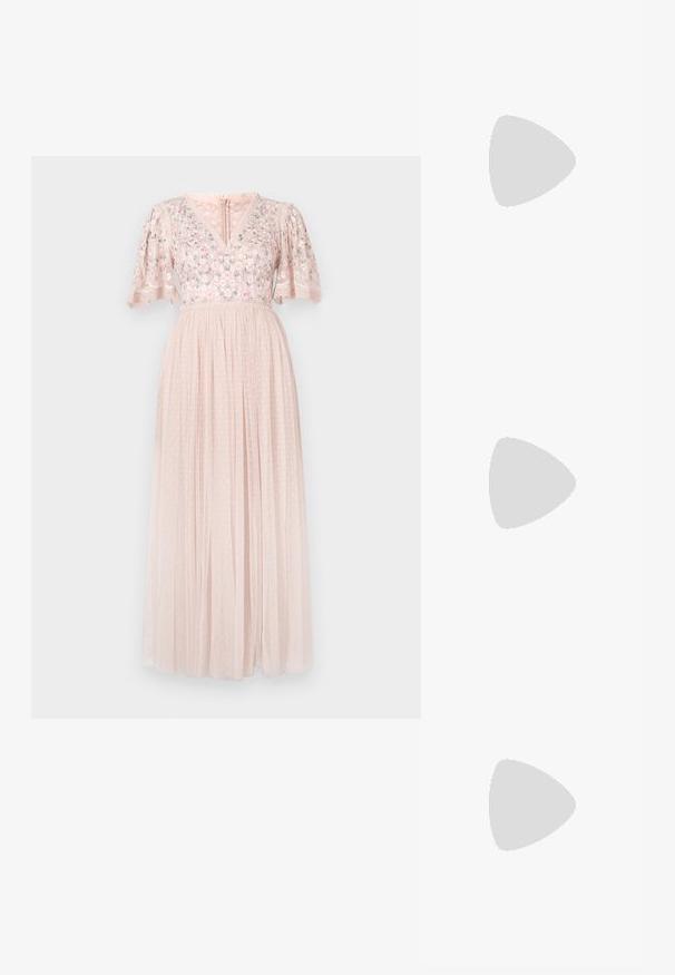 Needle & Thread ROSIE BODICE SHORT SLEEVE V NECK GOWN - Společenské šaty - pearl pink; Černé lakované slingback podpatky s špičatou špičkou, zdobené texturovaným hadím vzorem, nastavovacím páskem a krátkým texturovaným blokovým podpatkem.; Černá kožená crossbody taška se dvěma předními kapsami, zlatými přezkami, zipovým uzávěrem a štíhlým popruhem. Texturovaný povrch a kompaktní obdélníkový tvar.; Náušnice ve tvaru kruhu z pozlaceného kovu s vroubkovaným, prodlouženým tvarem. Mají hladký, lesklý povrch a zaoblený konec pro zvýraznění detailu.