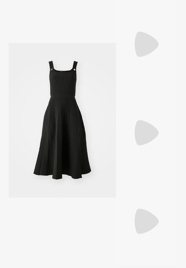 Maje RUPLEATSA - Abito in maglia - noir; Scarpa slingback in pelle nera con punta affusolata, caratterizzata da anelli decorativi, un tacco basso a kitten e design con ritagli sui lati.; Maje MISS MINI - Borsa a tracolla - noir; Orecchini dorati con molteplici catene a cascata, dotati di accenti in strass ovali trasparenti e parte superiore decorativa a perno.