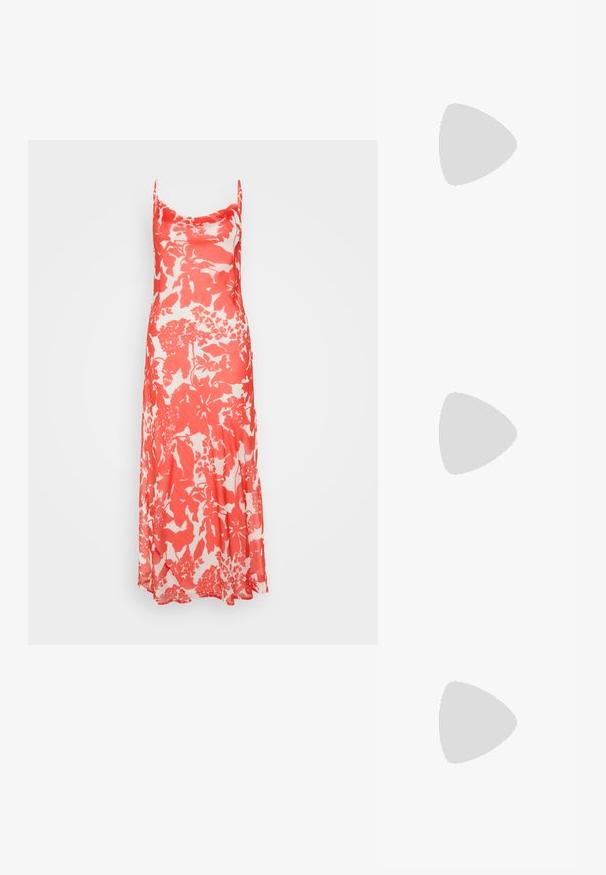 Blomster maxi kjole i rød og hvit med spagettistropper, en flytende silhuett og en myk tekstur med en subtil glans.; Sorte lærballerina med spiss tå, minimalistisk design, glatt tekstur, lav hæl uten synlig metall eller dekorasjoner.; Svart lær crossbody-veske med glatt tekstur, rektangulær form og metallkjede detaljer på framsiden. Justerbar stroppe inkludert.; Sølv dråpeøreringer med firkantet studs, med en glatt, polert overflate og en tåreformet design som reflekterer lys med en blank overflate.
