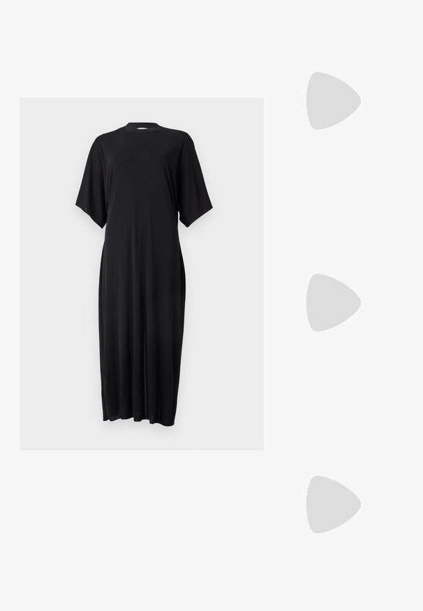 Robe noire à manches courtes en tissu doux, présentant une silhouette droite et un col montant avec des fentes sur les côtés pour faciliter les mouvements.; Chemise à manches longues avec boutonnière en bleu ornée de motifs abstraits jaunes et oranges. Présente un col haut et des détails froncés sur le devant.; Mule en cuir verni noir à talon haut avec un bout pointu et une silhouette épurée, doté d'un dos ouvert et d'un talon aigu slender.; The Kooples SAC - Sac à main - black