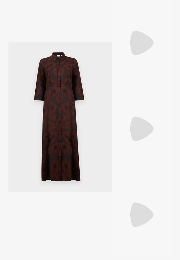 Robe longue à boutons avec un motif floral abstrait marron foncé et noir, manches longues et col pointu.; Chaussure slingback en cuir verni noir avec un embout pointu, des brides de cheville avec des boucles en argent et des éléments en métal, et un talon fin.; Sac à main en métal doré avec un design structuré, texture lisse et bandoulière ajustable. Présente une forme triangulaire unique et des coutures minimalistes.; Boucles d'oreilles dorées présentant des formes texturées et ondulées. Comprend des clips sculpturaux et un design de créoles ouvertes avec une finition martelée.