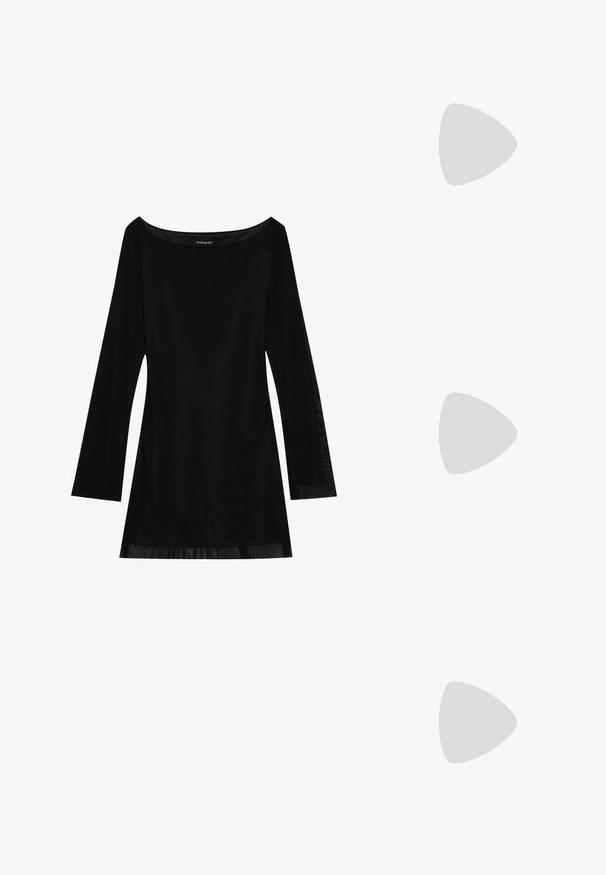 Černé dlouhé šaty s off-shoulder výstřihem, hladkou texturou a splývavým střihem. Mají průhledné detaily na spodním lemu.; Černé kožené kotníkové boty s dvojitým přezkovým akcentem, zipovým uzávěrem, robustní podrážkou a hladkým povrchem. Vyznačují se odolným a stylovým designem.; Guess UNISEX - Sluneční brýle - shiny black; Černá mini kabelka s flitry, s uzlovým texturovaným popruhem a stříbrným řetízkem. Zaoblený tvar s nařaseným vrchem a reflexními detaily.