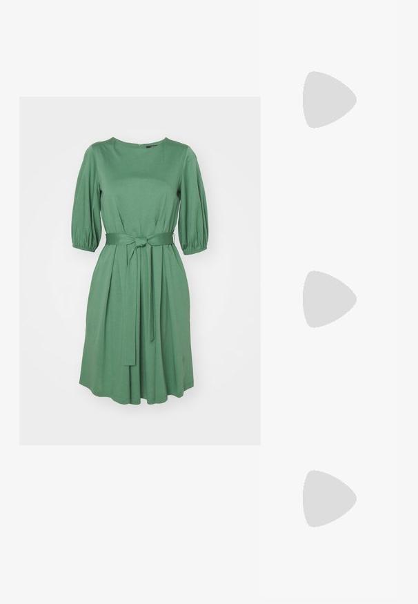 WEEKEND MaxMara JUMBO - Robe en jersey - verde; Stuart Weitzman PALMER SLEEK LOAFER - Chaussons - silver; Stuart Weitzman STUART - Sac à main - black; DANNIJO COLLINS EARRINGS - Boucles d'oreilles - gold-coloured/silver-coloured