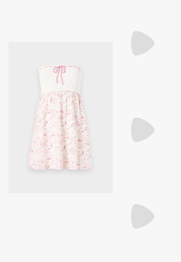 Bežianti suknelė be petnešų, turinti baltą nėriniuotą liemenį su rožinės spalvos raišteliu ir lengvą sijoną su rožinėmis gėlėmis šviesiame fone.; Auksiniai, metaliniai slingback aukštakulniai bateliai su smailiu pirštu ir masyviu kulnu. Lygus paviršius, minimalizmo dizainas ir siaura juostelė.; Geltonas dirbtinės krokodilo odos rankinukas su standžiu dizainu, viršutine rankena, nuimamu grandininiu dirželiu ir dekoratyviniu krištolo papuošimu ant užsegimo.; Aukso tono metalinės auskarai su stilingu, kreiviu dizainu. Išsiskiria ryškiu smailiu pavidalu, poliruota paviršiumi ir užsegimu su vyriu.