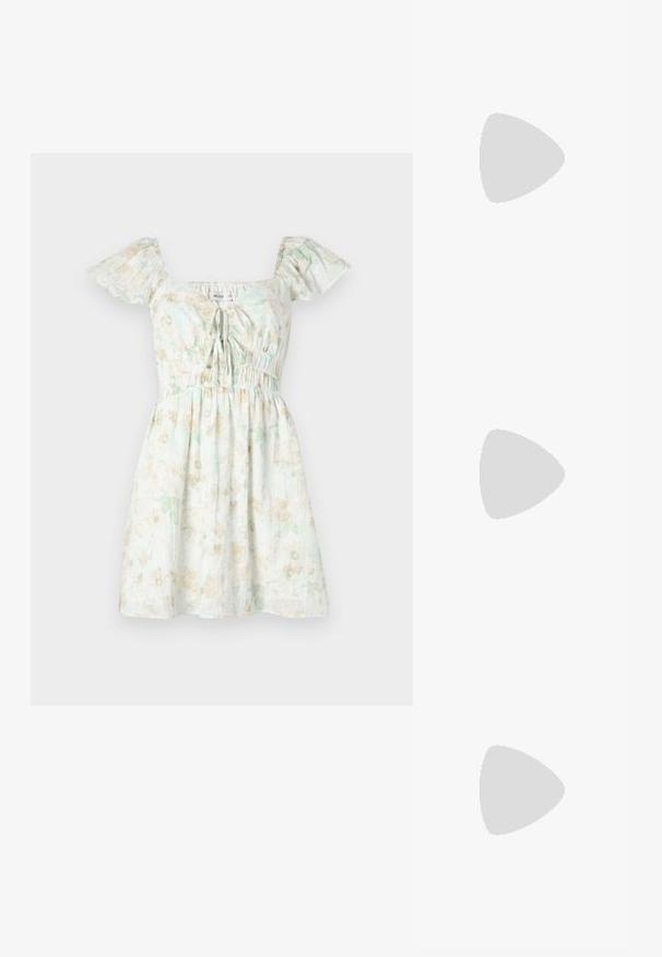 Hollister Co. Flutter Sleeve Double-Tie Skort Dress - Vestido de dia - yellow; Sandalha metálica dourada com um salto em bloco angular, duas tiras sobre o pé e uma tira ajustável no tornozelo. Textura suave.; Bolsa de couro preta com forma curva, alça destacável e detalhes em dourado. A bolsa possui uma aba com detalhe de fivela.; Brinco em metal dourado com um design elegante e curvo. Apresenta uma forma pontiaguda distinta, superfície polida e fecho por dobradiça.