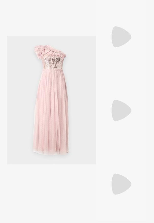 Eineschultriges Kleid mit einem glitzernden Oberteil, Rüschendetails aus Tüll und einem fließenden, rosa Rock mit Pünktchenstruktur und gerafftem Taillenbereich.; Schwarze Lack-Slingback-Pumps mit spitzem Zehenbereich, versehen mit strukturiertem Schlangenprint, verstellbarem Riemen und einem kurzen, strukturierten Blockabsatz.; Schwarze Leder-Umhängetasche mit zwei vorderen Taschen, goldenen Schnallen, Reißverschluss und einem schmalen Tragegurt. Texturierte Oberfläche und kompakte rechteckige Form.; Goldfarbene Metall-Hoops mit einer geschwungenen, länglichen Form. Sie verfügen über eine glatte, glänzende Oberfläche und eine abgerundete Spitze für zusätzliche Details.