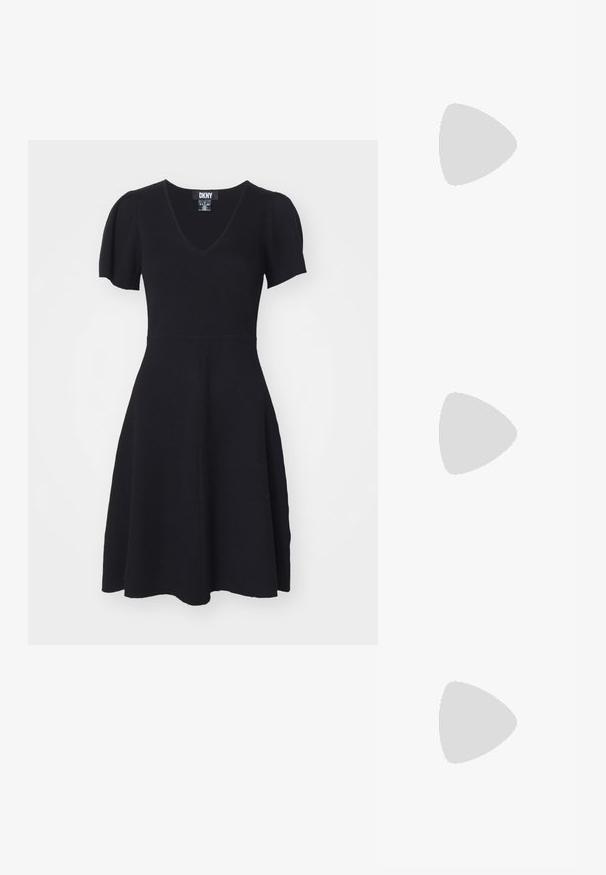 DKNY FIT AND FLARE FLUTTER - Kampsunkleit - black; Must mustaga, terav varvas, madala kontsaga sildiga king, mis on valmistatud siledast nahast ja mille küljel on lõike disain hingavuse tagamiseks.; Mustamat nahast käekott kaarjaga kujuga, õhuke käepide, hõbedane tõmblukk ja Calvin Kleini logo esiküljel. Sujuv tekstuur ja minimaalne disain.; Hõbe rõngas kõrvarõngad, millel on sujuv ja kõver kuju. Omab läikivat metallist viimistlust ja nupuga sulgemist. Pole nähtavaid mustreid ega aksessuaare.