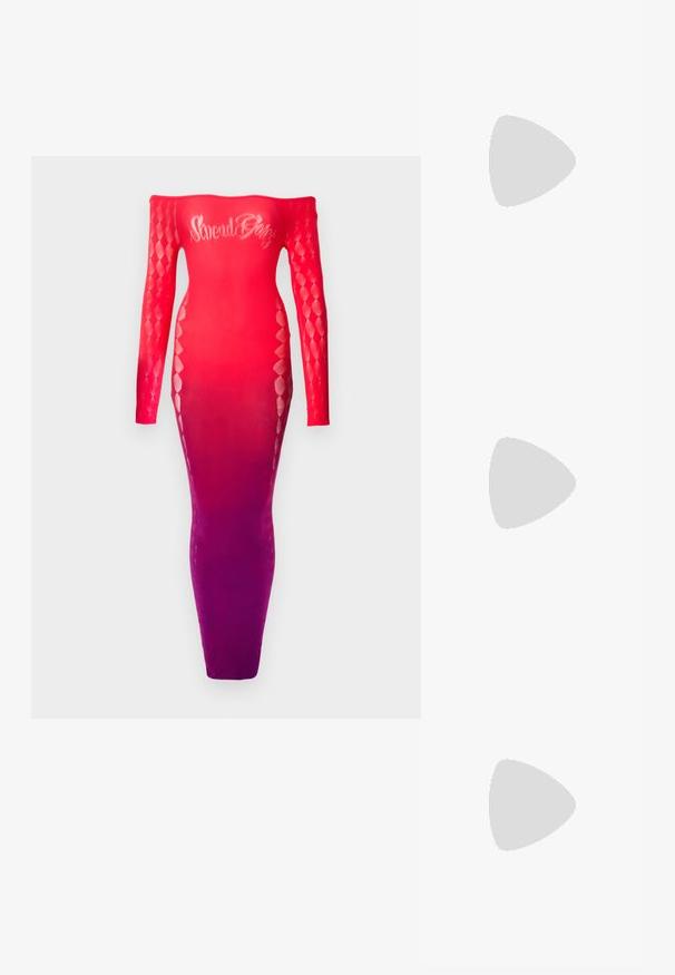 Sinead Gorey DIAMOND SEAMLESS DRESS - Nappali ruha - red/purple; MIISTA LORDETTE - Szandálok - black; Piros lakkbőr keresztpántos táska ezüst fémrészletekkel, középen emblémával, kör alakú karikákkal és állítható pánttal.; Arany karika fülbevalók fényes felülettel, sima, kerek formával és biztonságos kapoccsal. Egyszerű dizájn, további díszítések nélkül.