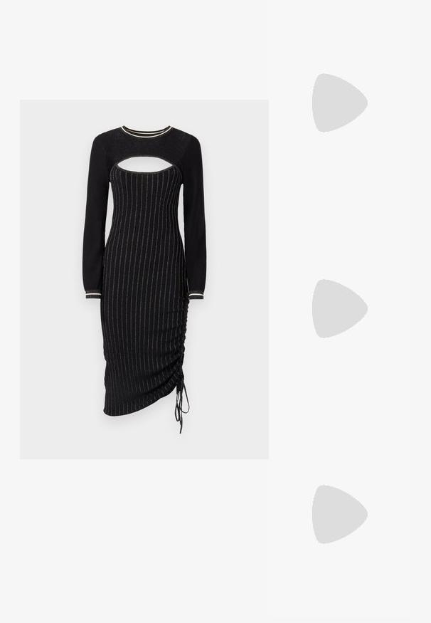 Abito nero a maglia con maniche lunghe, caratterizzato da un taglio sul petto e strisce verticali metalliche. Dettaglio arricciato con cordoncino all'orlo.; Sandali neri con tacco alto presentano sottili cinturini con design annodato, una punta quadrata liscia e un elegante tacco a spillo.; Borsa a mano metallica grigia chiara con tracolla a catena, impreziosita da piccoli chiodi metallici circolari e da un logo triangolare del marchio.; Orecchini a cerchio in argento con una finitura liscia e lucente. Forma arrotondata, design leggero, con chiusura a perno.