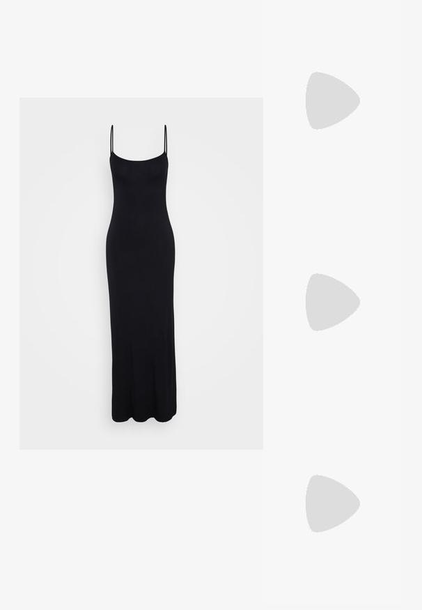 Svart maxikjole med spaghetti-stropper, laget av mykt stoff. Den har en tettsittende bol og en flytende skjørt, med en jevn og elastisk tekstur.; Sorte patentlær slingback-sko med spiss tå, detaljer i sølv og lav blokkheel. Glatt, skinnende tekstur gjennom hele.; Svart lær crossbody-veske med glatt tekstur, rektangulær form og metallkjede detaljer på framsiden. Justerbar stroppe inkludert.; Sølv dråpeøreringer med firkantet studs, med en glatt, polert overflate og en tåreformet design som reflekterer lys med en blank overflate.