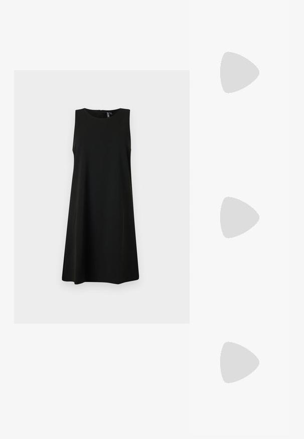 Svart ärmlös klänning med rund halslinning, utsvängd silhuett och dragkedja bak. Tillverkad av mjukt, lätt tyg.; Vit bomull t-shirt med en stor, lysande röd hummergrafik på framsidan. Kortsleeves och standard rundad halsdesign.; Vit hög topp canvas sneaker med svart gummisulan, framsidan gummitåhätta och sex öglor för snören, med en ren, minimalistisk design.; Röd läderhandväska med en vinkelrät, geometrisk design. Har ett justerbart axelband och en klaffstängning med sydda detaljer.