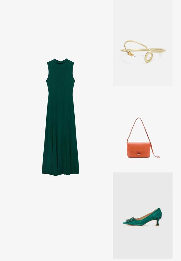 Duga, bezrukava, tamnozelena haljina s okruglim izrezom, raširenim suknjama i suptilnim šavnim detaljima. Napravljena od glatkog, lepršavog materijala.; Zelena nubuk cipela s malim potpeticama i šiljastim nosom, ukrašena s boucleom s draguljima sprijeda, prikazana u profilu s bočne strane na bijeloj pozadini.; Koralna kožna torba s poklopcem, podesivim ramenim remenom i naglaskom od srebrnog metala u središtu. Glatka tekstura.; Zlatna metalna narukvica s fluidnim, zavojitim dizajnom. Sadrži mali, istaknuti srebrni akcent na jednom kraju.