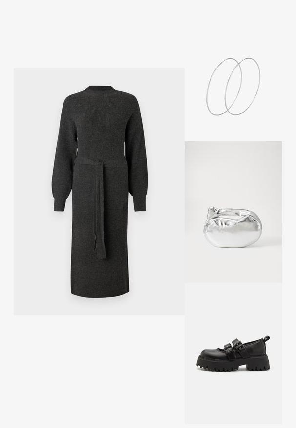 Tamno siva pletena haljina s dugim napuhanim rukavima i odgovarajućim pojasom u struku. Prava silueta i okrugli izrez.; Crne platforme s okruglim vrhom, više kopča i teksturiranom, debelom potplatu. Izrađene su od sjajnog sintetičkog materijala.; Srebrna metalik torbica s mekim, zaobljenim oblikom i čvorastim zatvaranjem na vrhu. Izrađena od glatke sintetičke kože.; Srebrne okrugle naušnice s minimalističkim dizajnom. Kružni oblik, glatka tekstura i tanak profil. Lagane s poliranim završetkom.
