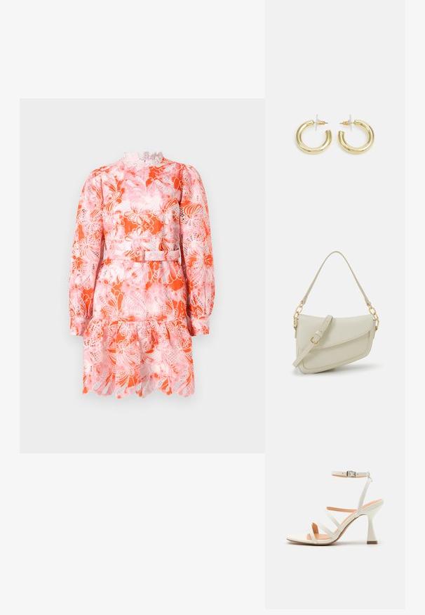 Lyhythihainen mekko oranssiin ja vaaleanpunaiseen kukkakuosiin, jossa on pitsikaulus, röyhelöhelma ja vyötäröä korostava vyö.; Valkoiset sandaalit korkokengät, joissa on nilkkahihna, sileä pinta, neliömäinen varvas ja veistoksellinen korko. Vaaleanbeige sisäpohja.; Pieni kerma beige käsilaukku, jossa on teksturoitu pinta, pitkä säädettävä olkahihna, ketjua korostava yksityiskohta ja läppälukko. Kultaista metalliosaa.; Kultaketjut kullasta, joissa on sileä, kiiltävä pinta. Pyöreä muotoilu, jossa on pieni tappi ja kirkas taustalevy turvalliseen käyttöön.