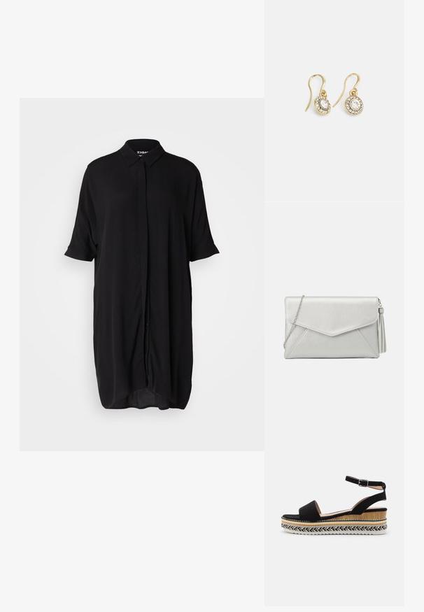 Juoda trumpa rankovė suknelė, pagaminta iš lengvos medžiagos. Yra apykaklė, sagčių priekis ir laisvas, pailgas siluetas.; Juodas zomšiniai sandalai su plačia juostele, kulkšnies sagtimi ir sluoksniuota pakulne, turinčia natūralių tekstūrų ir pinto rašto dekorą.; Sidabrinė sintetinio odos rankinė su voku, grandinėlės dirželiu ir pom-pom detale vienoje pusėje, turinti kampuotas siūles.; Aukso spalvos auskarai su ovalo formos skaidriais kristalais, apjuostais mažesniais skaidriais akmenukais, su kabliuko dizainu, užtikrinančiu saugų dėvėjimą.