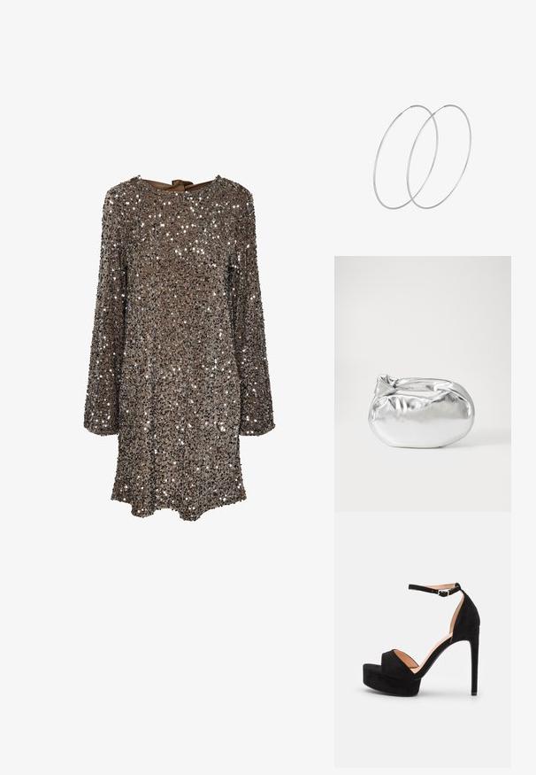 Robe à manches longues en tissu marron recouvert de sequins argentés, avec un col rond et un détail de nœud au dos. Surface réfléchissante et texturée.; Črne zamškaste sandale s peto visoko z platformo, z naramnicami okrog gležnja in srebrnimi dodatki, odprtimi prsti ter gladko teksturo.; Srebrna kovinska torbica z mehko, zaobljeno obliko in zavezano zgornjo zaporo. Narejena iz gladkega umetnega usnja.; Srebrne uhane v obliki obroča z minimalističnim dizajnom. Krožna oblika, gladka tekstura in tanek profil. Lahki s poliranim zaključkom.