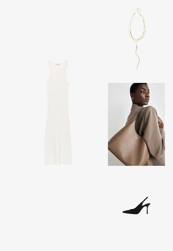 Abito bianco senza maniche, in maglia a costine e con silhouette aderente, che arriva sotto il ginocchio. Design semplice e minimalista, privo di motivi o accessori.; Pump slingback nera con punta affusolata, realizzata in materiale liscio. Presenta un tacco sottile e lati sagomati per una silhouette elegante.; Borsa a tracolla in pelle marrone con una texture liscia, caratterizzata da una silhouette curva e un logo metallico. La tracolla presenta borchie decorative lungo la cucitura.; Collana a più fili in oro con forme ondulate; presenta una texture metallica liscia e riflettente e una catena regolabile per la personalizzazione della lunghezza.