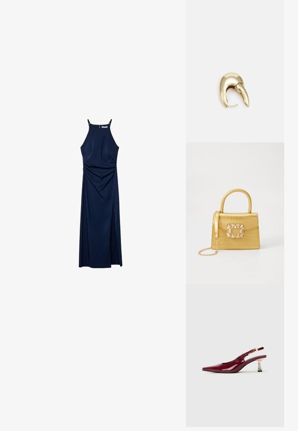 Mornarsko modra brezrokavna obleka s prilegajočim zgornjim delom, drapiranimi stranskimi detajli in stranskim razporkom. Gladka tkanina in zadrga na hrbtni strani.; Svetlucavi burgundski čevlji s koničastim nosom in zadaj z zaponko v zlatem tonu, srednje visoka kovinska blok peta na beli podlagi.; Rumeno usnjeno-usnje z vzorcem krokodila, s strukturiranim dizajnom, zgornjo ročajem, snemljivo verižico in dekorativnim kristalnim okrasjem na zaponki.; Uhane nakit iz zlatastega tona z gladko, ukrivljeno zasnovo. Ima edinstveno koničasto obliko, polirano površino in zaponko s tečajem.