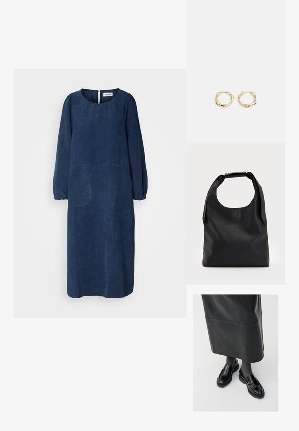 Vestido de pana azul marino con mangas largas abullonadas, escote redondo, dos bolsillos delanteros y una abertura en la parte posterior en forma de llave. Tejido suave y texturizado.; Mocasines de cuero negro con un acabado suave, que presentan una tira decorativa, puntera redonda y suela texturizada. Llevados con una falda larga de cuero negro.; Bolso de mano de cuero negro con una gran abertura superior y una sola correa para el hombro. Textura suave, diseño minimalista, con detalles sutiles de herrajes.; Pendientes de aro de oro con forma irregular y texturizada. Presentan un cierre sin costuras y un acabado pulido, destacando un diseño moderno.