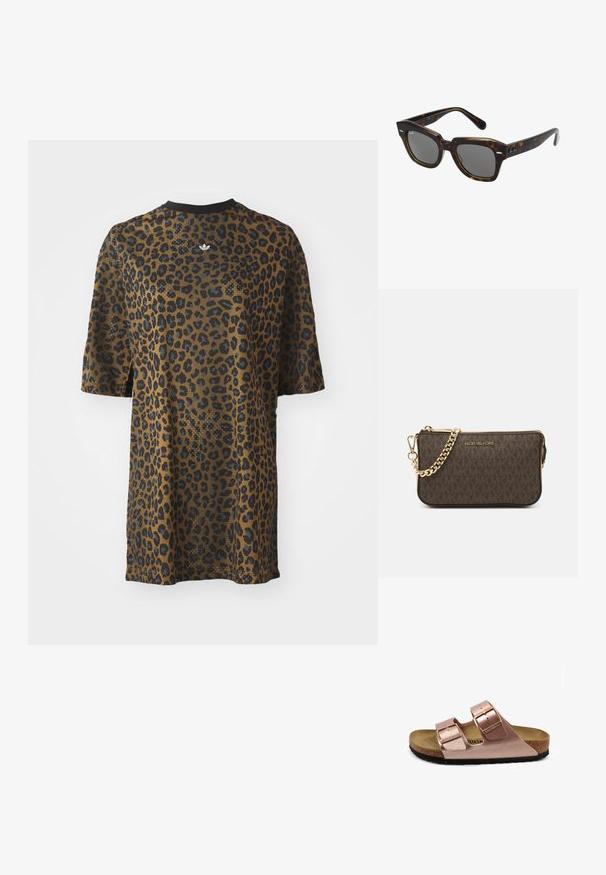 Τ-shirt με σχέδιο λεοπάρ, κοντά μανίκια, σε αποχρώσεις καφέ και μαύρου, με στρογγυλή λαιμόκοψη και κεντημένο λογότυπο στο κέντρο.; Ροζ βιολογικό δερμάτινο σανδάλι με δύο ρυθμιζόμενες αγκράφες, φτέρνα από φελλό και μαύρη καουτσούκ σόλα. Μινιμαλιστικός σχεδιασμός με επίπεδο προφίλ.; Ορθογώνια γυαλιά ηλίου με πλαστικό σκελετό καφετί δακτυλίδι, σκούρους φακούς και ασημί λεπτομέρειες στα πλάγια. Κατασκευασμένα στην Ιταλία.; Καφέ δερμάτινη τσάντα χιαστί με σχέδιο λογοτύπου, χρυσή αλυσίδα λουριού, κλείσιμο με φερμουάρ και χρυσές μεταλλικές λεπτομέρειες. Συμπαγής και ορθογώνια μορφή.