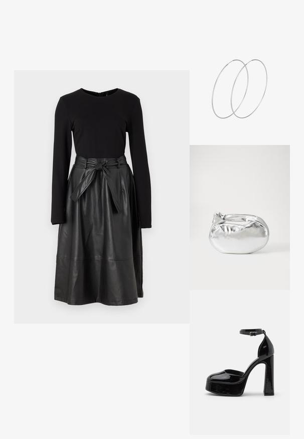Czarna bluzka z długim rękawem w połączeniu z czarną spódnicą z ekologicznej skóry, związaną w pasie i o gładkiej, błyszczącej teksturze.; Czarne lakierowane platformowe obcasy z paskiem wokół kostki, zaokrąglonym noskiem i blokowym obcasem, prezentujące gładką, błyszczącą fakturę.; Srebrna metaliczna torba worek o miękkim, zaokrąglonym kształcie i zawiązywanym z góry zapięciem. Wykonana z gładkiego materiału imitującego skórę.; Srebrne kolczyki w formie obręczy o minimalistycznym designie. Okrągły kształt, gładka faktura i cienki profil. Lekkie, z polerowanym wykończeniem.