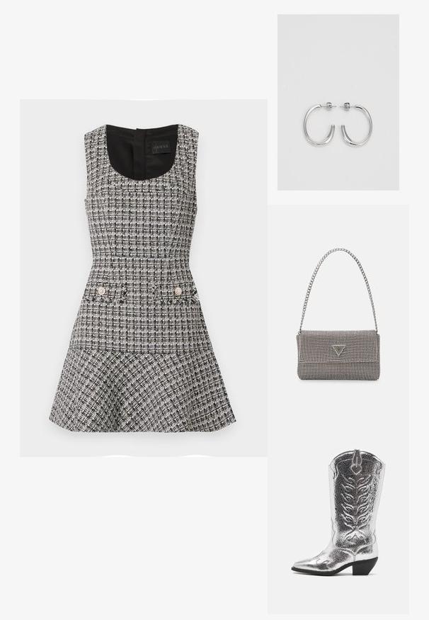 Ujjatlan fekete-fehér tweed ruha, testhez simuló felsőrésszel, bővülő szoknyával, és két elülső zsebbel, amelyek kerek díszítésekkel vannak ékesítve.; AllSaints DOLLY - Cowboy és motoros csizmák - metallic silver; Világosszürke fémes kézitáska lánc pánttal, kis kör alakú fém kifinomult díszítéssel és háromszög alakú márkagéppel.; Ezüst karika fülbevalók sima, fényes felülettel. Lekerekített forma, könnyű kialakítással, tűs zárómechanizmussal.