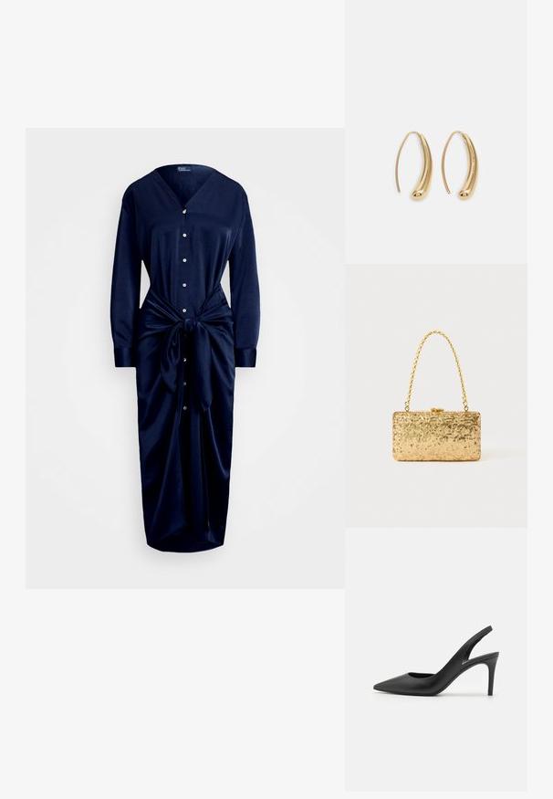 Granatowa sukienka z gładkiego materiału, z dekoltem w serek, zapinana na guziki, z długimi rękawami i wiązanym detalem w talii, posiadająca zwiewny dół.; Czarne skórzane sandały na obcasie z noskiem w szpic, z wycięciem z przodu i cienkim obcasem typu stiletto.; Złota kopertówka z cekinami o prostokątnym kształcie, z zakręconym uchwytem w postaci łańcuszka oraz metalowym zapięciem, odbijająca światło o fakturowanym wykończeniu.; Złote metalowe kolczyki w kształcie obręczy o zakrzywionym, wydłużonym kształcie. Posiadają gładką, błyszczącą powierzchnię oraz zaokrąglony koniec dla dodatkowego efektu.