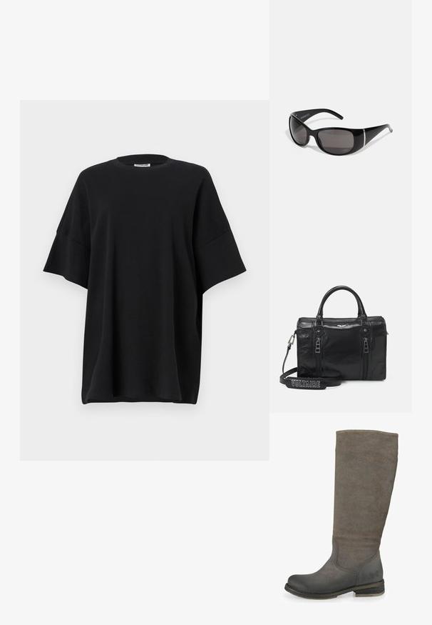 Černé oversized tričko z bavlny s kulatým výstřihem a krátkými, širokými rukávy, hladkou texturou a uvolněným střihem.; Šedé semišové holinky do výšky kolen s kulatou špičkou, zesíleným kotníkem a nízkým stohovaným podpatkem. Obsahují kontrastní hladké kožené akcenty.; Černé sluneční brýle s lesklými plastovými rámy, gradientní šedé čočky a stříbrnými akcenty po stranách. Hladký, zakřivený design.; Černá kožená kabelka s dvojitými zipy, strukturovaným designem a horními uchy. Obsahuje odnímatelný popruh s textem "VOLTAIRE".