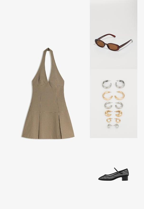 Hnědo-černá kostkovaná halter šaty s hlubokým V výstřihem, přiléhavým živůtkem a rozšířenou sukní. Vyrobeno z hladké tkaniny.; Černé síťové pumpy s špičatou špičkou, malým blokovým podpatkem a páskem přes kotník. Vyznačují se hladkou texturou a minimalistickým designem.; Kulaté sluneční brýle hnědé barvy s lesklým burgundským rámem. Úzké nožičky s jemným logem. Rovné čočky.; Sada osmi kovových náušnic ve stříbrných a zlatých odstínech. Obsahuje různé styly kroužků, textury a povrchové úpravy, uspořádané podle velikosti.