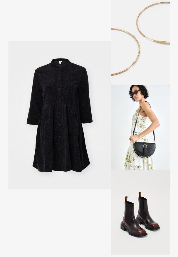 Černé šaty s texturovaným leopardím vzorem, tříčtvrtečními rukávy, zapínáním na knoflíky, bez límečku a s rozšířenou sukní od pasu.; Dr. Martens MAYBOLE CHELSEA - Kotníkové boty na platformě - black/cherry red; Černá kožená kabelka s křivkovým tvarem, odnímatelným popruhem a zlatými detaily. Kabelka má klopu s přezkou.; Zlaté kruhové náušnice, tenké a kulaté, s hladkým kovovým povrchem a bez zdobení či vzorů.