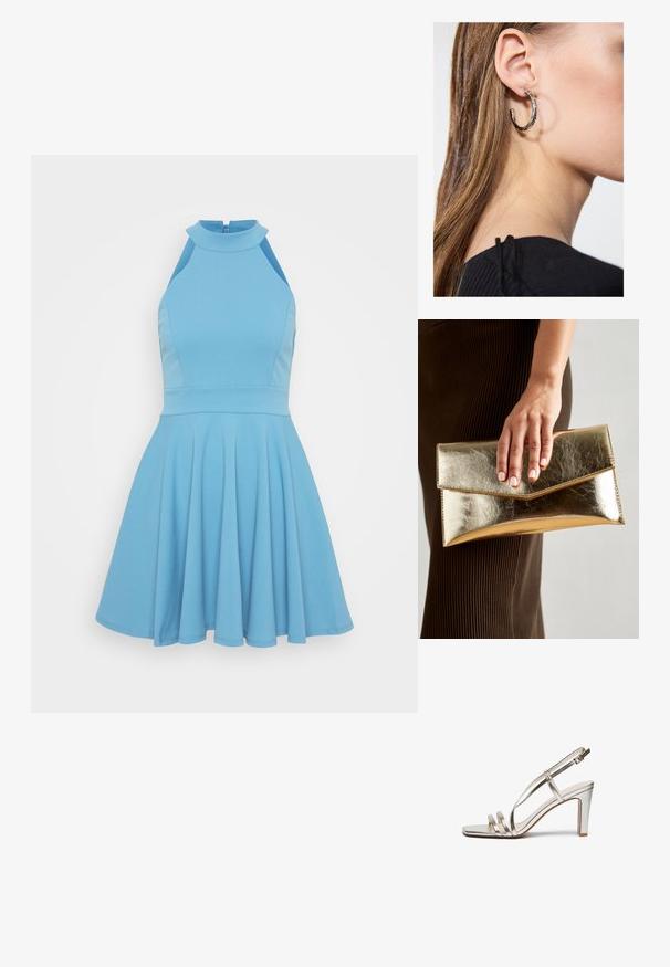 Vestido sin mangas de color azul claro con un escote alto, cuerpo ajustado y falda acampanada. Confeccionado con una tela suave y un diseño plisado.; Sandal de tacón alto en plateado metálico con punta abierta, que presenta tres tiras finas a lo largo del pie y una tira en el tobillo con hebilla.; Bolso de mano metálico dorado con una textura suave, que presenta un cierre de solapa triangular. La mano que lo sostiene tiene las uñas bien cuidadas.; Pendiente de aro de plata con un acabado pulido, que presenta pequeños detalles en dorado y una forma redonda, llevado en el lóbulo.