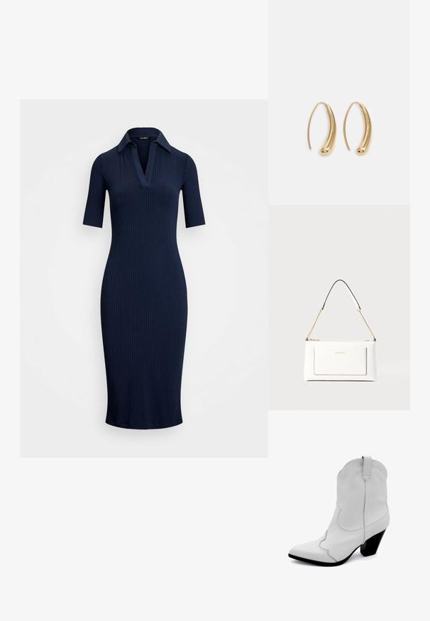 Námořnické pruhované pletené šaty s límečkem, krátkými rukávy a přiléhavým střihem, který se zužuje pod kolena. Hladká textura po celé ploše.; Bílé kožené kovbojské boty s špičatou špičkou, křivým šitím a krátkým černým blokovým podpatkem. Obsahují poutko vzadu.; Bílá kožená kabelka s texturovaným povrchem, zdobená zlatým řetízkem a černými akcenty. Obsahuje přední kapsu a uzavírání na zip.; Náušnice ve tvaru kruhu z pozlaceného kovu s vroubkovaným, prodlouženým tvarem. Mají hladký, lesklý povrch a zaoblený konec pro zvýraznění detailu.