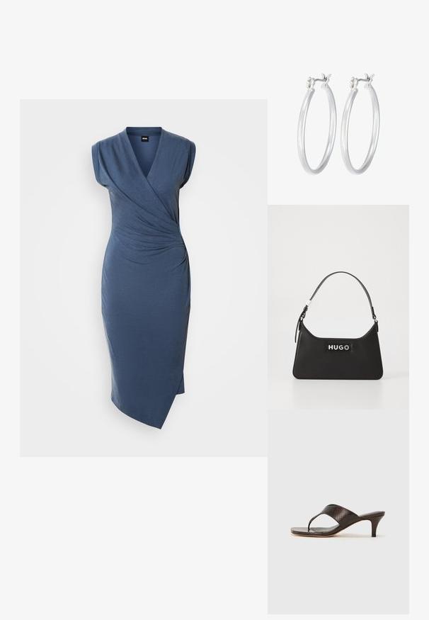 Niebieska sukienka w obcisłym fasonie z dekoltem w serek i krótkimi rękawami, z marszczeniami w talii i bocznym rozcięciem. Wykonana z gładkiego materiału.; Brązowe sandały na obcasie z sztucznej skóry w wężowy wzór, z designem w forme thong i kwadratowym noskiem. Obcas ma około 5 cm wysokości, z gładkim wykończeniem.; Czarna skórzana torebka o zaokrąglonym kształcie, ze srebrnymi akcentami i wyraźnym logo "HUGO" z przodu. Gładka tekstura i zdefiniowana forma.; Srebrne kolczyki w formie kółek o gładkim, polerowanym wykończeniu. O okrągłym kształcie i pewnym zapięciu na klik. Lekka konstrukcja odpowiednia do codziennego noszenia.