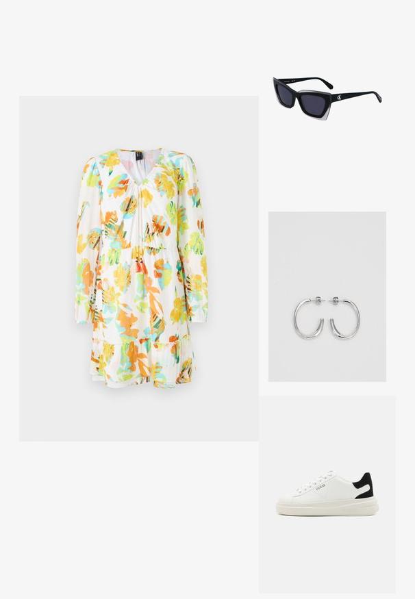 Bloemendress met een witte basis, met grote oranje, groene en blauwe bladerenpatronen. Lange mouwen, V-hals en een gerimpelde zoom.; Witte leren sneakers met een dikke witte zool, zwarte suède hielaccent en een geperst logo op de zijkant. Vetersluiting met zes oogjes.; Zwarte oversized zonnebril met een geometrische vorm, voorzien van donkere glazen en een contrasterend grijs detail op het montuur. Logo op de arm.; Zilveren oorringen met een glad, glanzend oppervlak, met een gebogen vorm en een sluiting met steker. Minimalistisch ontwerp met een moderne afwerking.