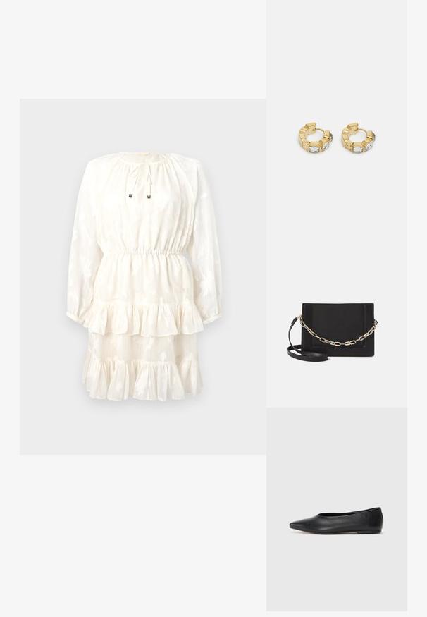 Vestido branco com mangas longas, decote redondo, fecho com laço e bainha em camadas com babados. Padrão floral em relevo em tecido texturizado.; Bailarina de couro preto, bico fino, design minimalista, textura suave, salto baixo, sem hardware ou embelezamentos visíveis.; Bolsa crossbody de couro preto com uma textura suave, forma retangular e um detalhe em corrente metálica na frente. Inclui uma alça ajustável.; Brincos de argola dourados com um design texturizado e três cristais transparentes em um lado, oferecendo uma estética geométrica moderna.