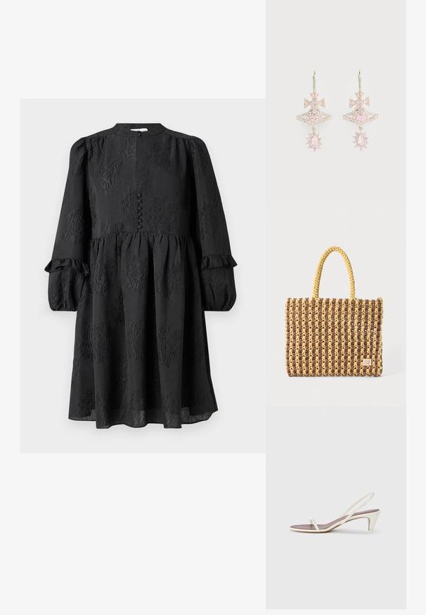 Hofmann Copenhagen ERLA - Denné šaty - black; Biele sandále na opätku so slabým podpätkom, tenkými pásikmi a hladkým koženým povrchom; obsahujú malú dekoratívnu sponu.; Tkaná taška v hnedej a žltej farbe, s obdĺžnikovým tvarom, dvoma úchytmi a textúrovaným povrchom s viditeľným šitím a značkovou visačkou.; Ružové kamenné náušnice s dizajnom mašle, so zloženou štruktúrou a trblietavými akcentmi; kovové komponenty zachovávajú lesklý povrch.