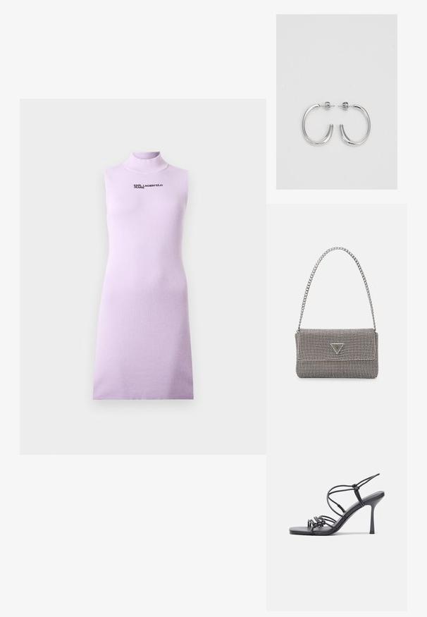 Rankovių neturinti, alyvinės spalvos, ribuota megzta suknelė su aukštu apykakliu ir juodu siuvinėtu „KARL LAGERFELD JEANS“ logotipu krūtinės srityje.; Juodos aukštakulnės sandalai pasižymi plonyčiais dirželiais su mazgo dizainu, lygiu kvadratiniu pirštu ir elegantišku stiletto kulnu.; Šviesiai pilka metalinė rankinė su grandinėlės dirželiu, papuošta mažais apvaliais metaliniais smeigėmis ir trikampiu prekės ženklu.; Sidabrinės auskarai žiedai su lygiu, blizgiu paviršiumi. Suapvalinta forma, lengvas dizainas, su uždarymu ant smeigtuko.