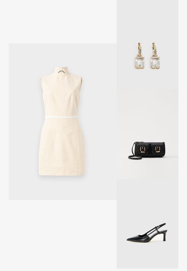 Beżowa sukienka mini bez rękawów z wysokim dekoltem, subtelnym przeszyciem, białym wykończeniem w pasie i napisem "MOSCHINO" na kołnierzy.; Czarne lakierowane czółenka na obcasie typu slingback z wąskim noskiem, z teksturowanym wzorem wężowym, regulowanym paskiem oraz krótkim, teksturowanym obcasem w kształcie słupka.; Czarna skórzana torba na ramię z dwoma przednimi kieszeniami, złotymi klamrami, zamkiem błyskawicznym i cienkim paskiem. Teksturowana powierzchnia i kompaktowy prostokątny kształt.; Złote kolczyki z prostokątnym, przezroczystym kryształem zwisającym poniżej rzędu małych, okrągłych, przezroczystych akcentów. Elegancki, nowoczesny design.