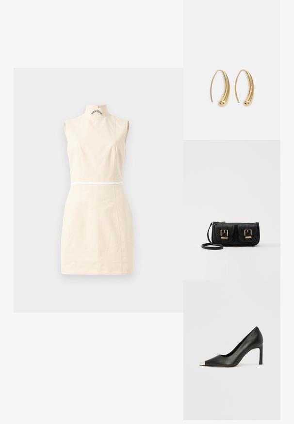 Ujjatlan bézs mini ruha magas nyakkal, finom varrás részletekkel, fehér derékvonallal és "MOSCHINO" felirattal a galléron.; Fekete bőr magas sarkú cipő hegyes orral és fém ezüst orrtippel. Simább kivitelű, karcsú, 10 cm-es sarokkal.; Fekete bőr keresztbody táska két elülső zsebbel, arany csattokkal, cipzáras záródással és vékony pánttal. Textúrált felület és kompakt téglalap alak.; Aranyszínű fémből készült karika fülbevalók ívelt, hosszúkás formával. Simaságával és fényes felületével, valamint lekerekített végével további részletekkel bővül.