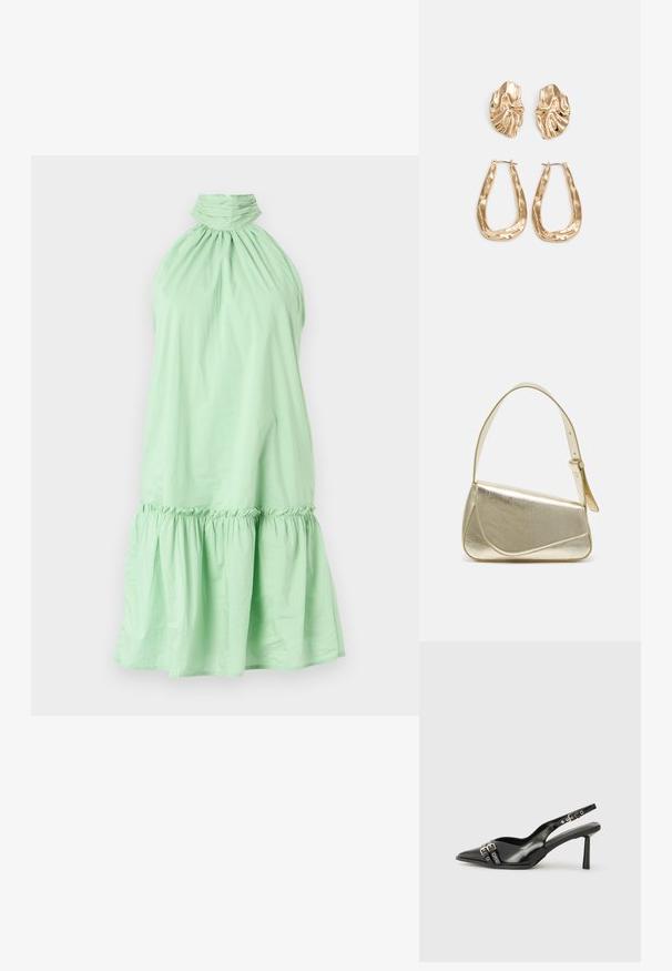 Gaiši zaļa, bez piedurknēm halterkleita ar savāktu apkakli un viļņotu apakšējo mali, izgatavota no gludas kokvilnas auduma.; Melnā patentēta ādas sandale ar norādītu purngalu, potītes siksniņām ar sudraba sprādzēm un aparatūru, kā arī smalku papēdi.; Zelta metāla somiņa ar strukturētu dizainu, gludu tekstūru un regulējamu siksniņu. Iezīmējas ar unikālu trīsstūrveida formu un minimālistisku šuvumu.; Zelta krāsas auskari ar teksturētām, viļņotām formām. Iekļauts skulpturāls piespraužams modelis un atvērta gredzenveida konstrukcija ar izsistām virsmām.