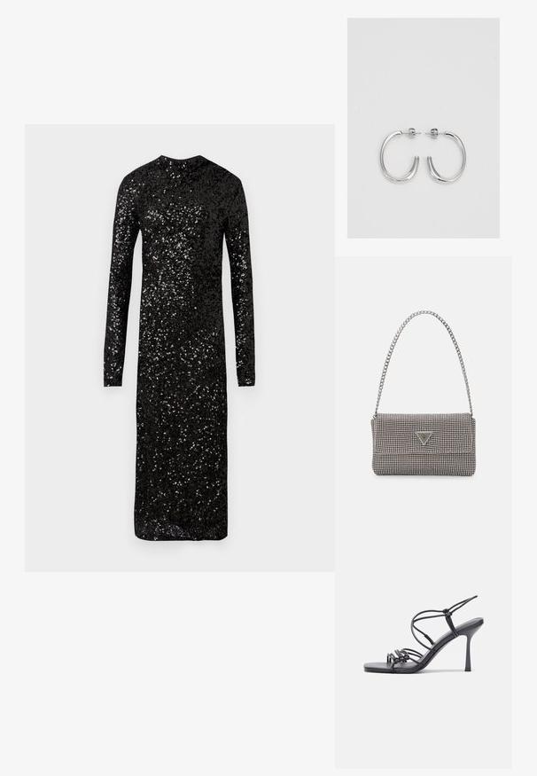 Čierne šaty s dlhým rukávom vyrobené z lesklého flitrového materiálu. Majú vysoký golier a priliehavý strih sa tiahne po lýtka.; Čierne sandále na vysokom podpätku majú tenké remienky s uzlovým dizajnom, hladký štvorcový špičku a elegantný stiletto podpätok.; Svetlošedá metalická kabelka s reťazovým popruhom, ozdobená malými kruhovými kovovými štítkami a trojuholníkovým logom značky.; Strieborné kruhové náušnice s hladkým a lesklým povrchom. Okrúhly tvar, ľahký dizajn, s uzáverom na kolík.