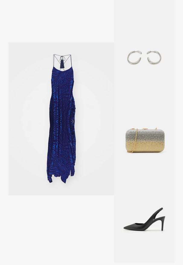 Hosszú, sötétkék ruha, texturált zebra csíkos mintával, vékony spagetti pántokkal és dekoratív bojt elülső részén.; Fekete bőrszíjjal ellátott magassarkú cipők, hegyes orral, elöl kivágott dizájnnal és vékony stiletto sarkakkal.; Mascara Alkalmi kézitáska - gold-coloured/silver-coloured; Ezüst gyűrű fülbevalók sima, lekerekített formával és fényes, polírozott felülettel. Minimalista alakjukkal és enyhe nyitással rendelkeznek.