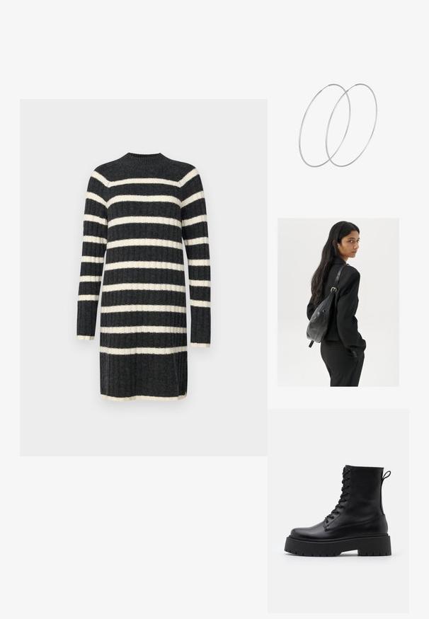 Mezgimo suknelė su horizontaliomis juodomis ir baltomis juostelėmis, raibaluota tekstūra, ilgomis rankovėmis ir aukštu kaklu. Minkšta medžiaga ir vidutinio ilgio, siekianti šlaunų.; Juodos odinės aulinukės su apvalia nosimi, raišteliais priekyje ir storesniu guminio pado apačioje su tekstūruotu raštu. Priekyje yra kilputė.; Moteris su ilgais tamsiais plaukais, vilkinti juodą kostiumą, nešanti juodą odinę rankinę per petį, žvelgia per petį prieš balto fono.; Sidabrinės pusmėnulio auskarai minimalistiniu dizainu. Apskritimo forma, lygus paviršius ir plonas profilis. Lengvi su poliruotu apdailu.