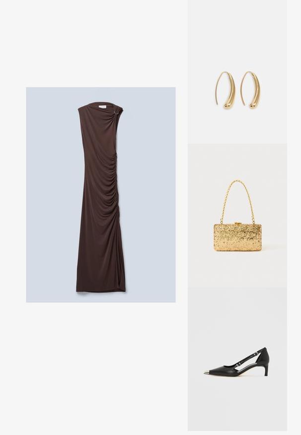 Ruda, be rankovių maksi suknelė, pagaminta iš minkštos medžiagos su drapiruotu dizainu ir susiraukšlėjimais šone, su plisuotu petimi.; Juodos odos bateliai su žemu kulniuku, smailiu sidabro spalvos pirštinės gaubtu ir dvigubais dirželiais, ant balto fono.; Auksinė blizgučių rankinė, stačiakampio formos, su susuktos grandinėlės rankena ir metaliniu užsegimu, atspindinti šviesą su tekstūruotu paviršiumi.; Auksinės metalinės auskarų kabės su lenktą, pailgą forma. Turi lygų, blizgantį paviršių ir užapvalintą galiuką papildomam akcentui.