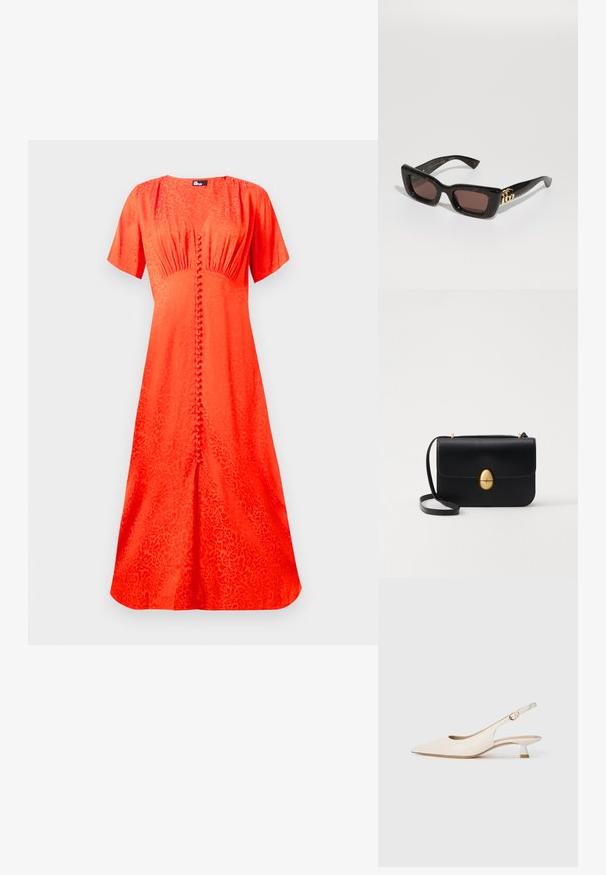 Vestido naranja brillante, mangas cortas, escote redondo, tejido texturizado con un patrón floral, con cierre de botones en la parte delantera y una silueta acampanada.; Zapato slingback de punta afilada color crema con tacón bajo de tipo kitten y hebilla dorada sobre fondo blanco liso.; Gafas de sol de carey negro con lentes rectangulares, tinte marrón, gruesa montura y detalle del logo doble-G en oro en la patilla.; Bolso de mano de cuero negro con forma rectangular estructurada. Presenta un cierre ovalado dorado y una delgada correa para el hombro. Textura suave.