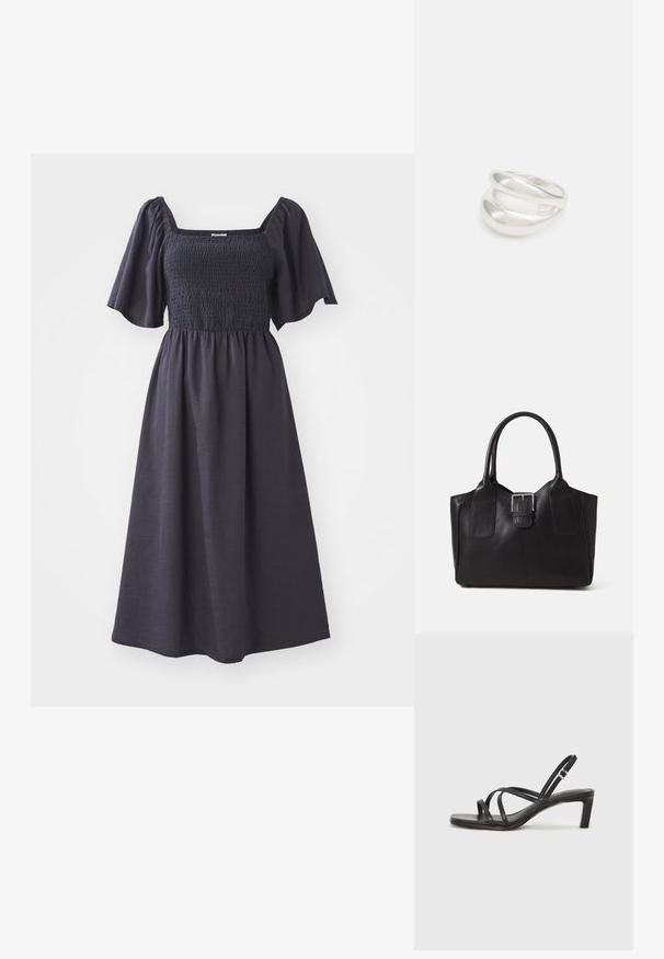 Dunkel gefärbtes Kleid mit quadratischem Ausschnitt, gerafftem Oberteil und kurzen, schwingendenÄrmeln. Der Rock fließt sanft bis zur halben Wadenlänge.; Schwarze Sandale mit Riemchen, quadratischer Zehenform und niedrigem Blockabsatz. Verfügt über mehrere dünne Riemen und einen verstellbaren Knöchelriemen. Hergestellt aus glattem Leder.; Schwarze Leder-Tote mit glatter Textur, strukturiertem Design, zwei Griffen und einem auffälligen silbernen Schnallen-Detail auf der Vorderseite.; Silberner Doppelring mit einer glatten, polierten Oberfläche. Verfügt über ein fließendes, kurviges Design mit überlappenden Abschnitten für einen modernen Look.