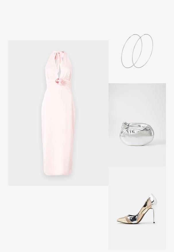 Vestido halter de color rosa pálido, hecho de una tela suave, con un escote en V profundo, cintura fruncida con un detalle de rosa, y una silueta ajustada.; Zapato de tacón alto con punta afilada en una combinación de colores plateado, dorado y nude. Acabado brillante con diseño recortado, que presenta un tacón de aguja.; Bolsa de pouch metálica plateada con una forma suave y redondeada y un cierre en la parte superior con un nudo. Hecha de un material de imitación de cuero suave.; Pendientes de aro plateados con un diseño minimalista. Forma circular, textura suave y perfil delgado. Livianos con un acabado pulido.