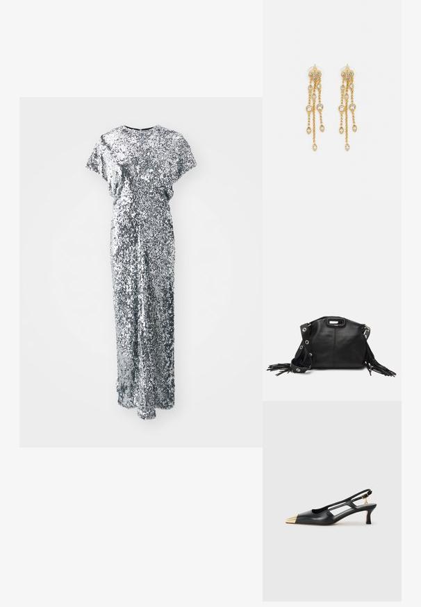 Abito lungo argento con paillettes, maniche corte, scollatura tonda e silhouette dritta. La texture è lucida e riflettente.; Scarpe slingback in pelle nera con punta affusolata e tacco metallico dorato. Presentano un design con ritagli e un tacco sottile con cinturino regolabile.; Maje MISS MINI - Borsa a tracolla - noir; Orecchini dorati con molteplici catene a cascata, dotati di accenti in strass ovali trasparenti e parte superiore decorativa a perno.