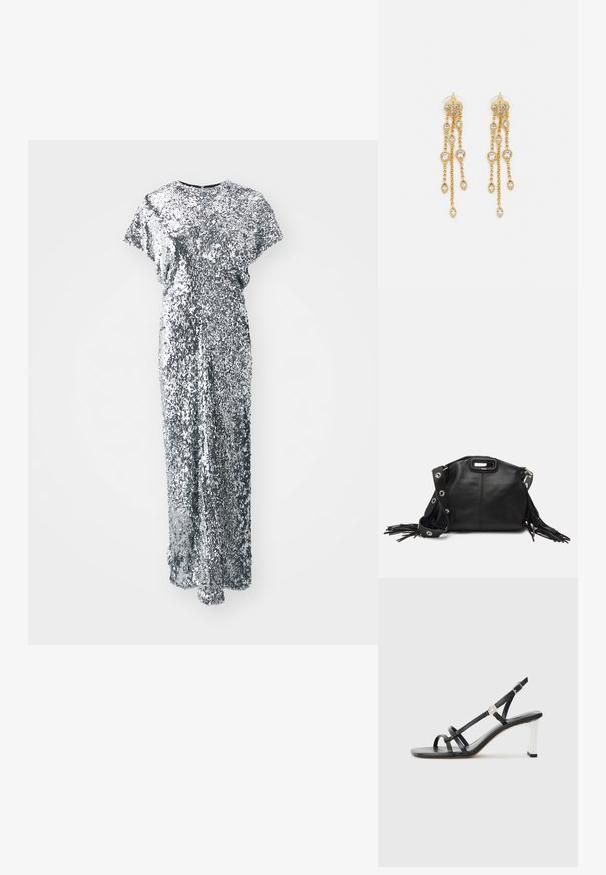 Abito lungo argento con paillettes, maniche corte, scollatura tonda e silhouette dritta. La texture è lucida e riflettente.; Sandali neri con tacco alto caratterizzati da molteplici cinghie sottili, design slingback e un accento in argento sul tacco. Materiale superiore liscio e tacco quadrato.; Maje MISS MINI - Borsa a tracolla - noir; Orecchini dorati con molteplici catene a cascata, dotati di accenti in strass ovali trasparenti e parte superiore decorativa a perno.